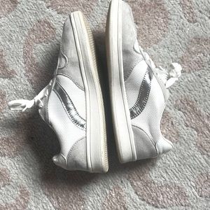 Old navy shoes in size 7